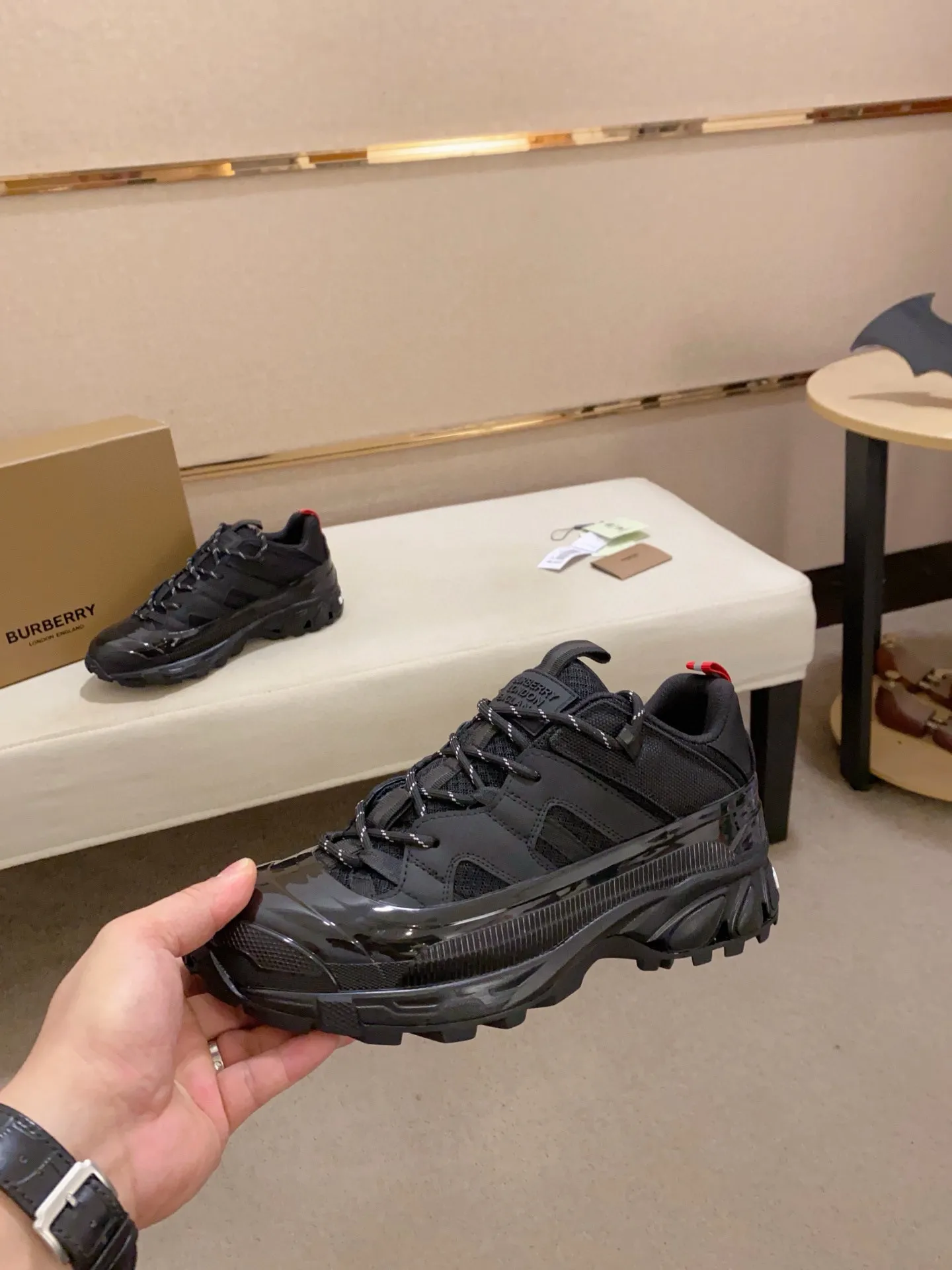 Men's shoes 💰: 640💰🇮🇹🇮🇹BURBERRY's top purchasing agents are available simultaneously at the counter. 🔍🔍Synchronized sales. Positive code number: 38-46. Italian imported cowhide, fully imported sheepskin lining, sole: original sole provided by the original factory, exclusive movable molded sole, super comfortable, original factory follow-up goods, 🔍🔍high quality, you can enter and exit the counter at will, welcome to compare